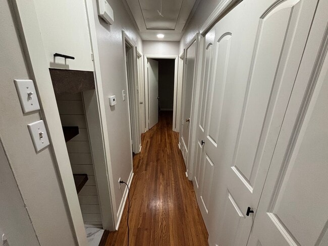 Building Photo - Charming 3-Bedroom Rental with Washer & Dryer Included!