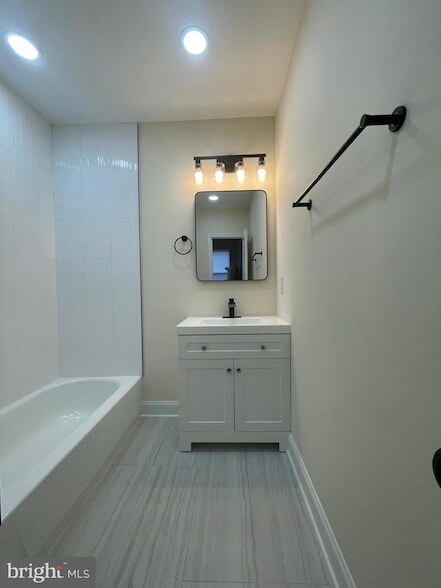 Building Photo - 1516 N Patterson Park Ave