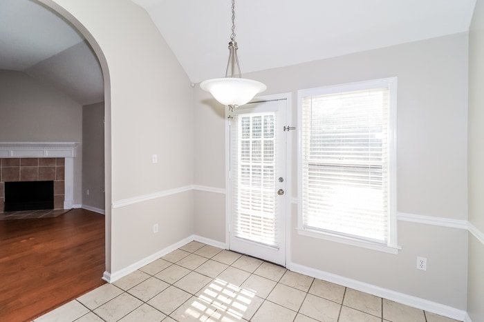 Building Photo - 1875 Carlyn Cove