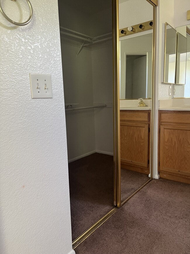 Building Photo - 1640 Oleander Dr