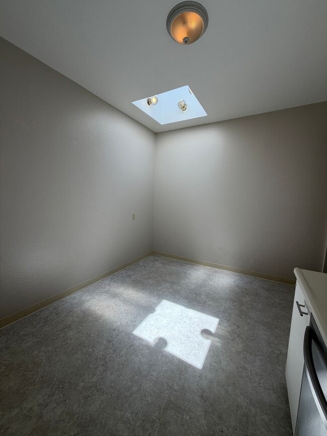 Building Photo - 2649