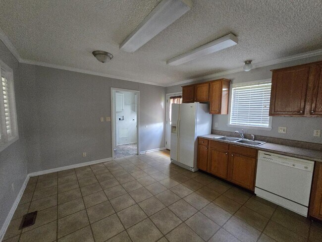 Building Photo - 1865 Arco Cir