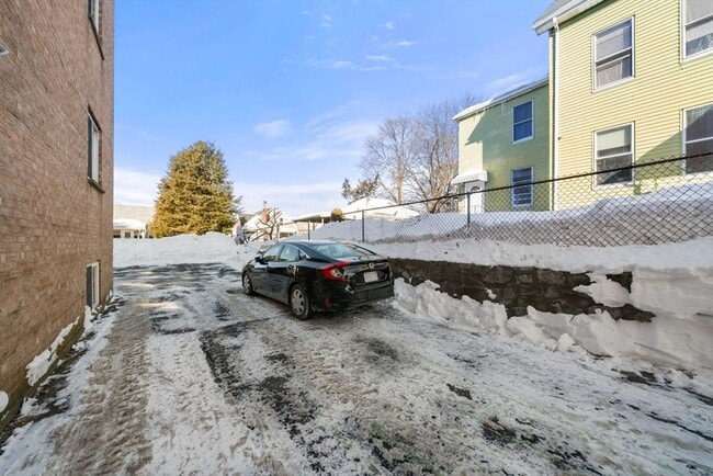 Building Photo - 22 Irving St