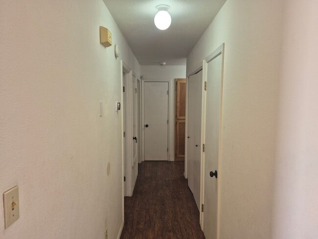 Building Photo - Charming 3 Bedroom 1.5 Bathroom home