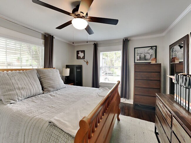 Building Photo - Fairmount Cottage READY NOW!