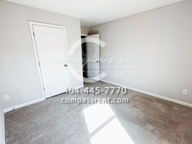 Building Photo - 200 Lyndon Wy NW