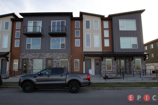 Building Photo - 566 Lewski Ln