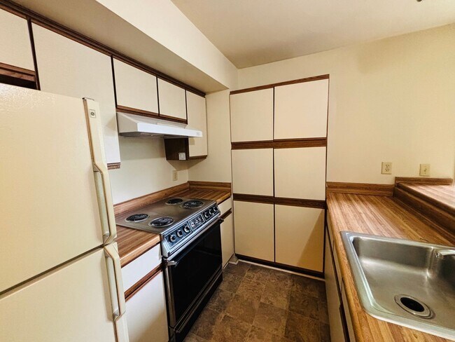 Building Photo - 844 Claytor Square