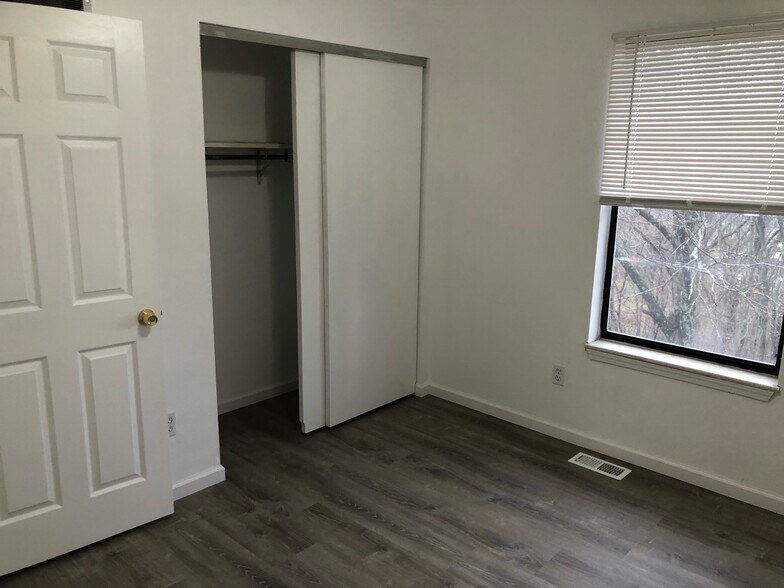 Building Photo - 5206 Chippendale Ln