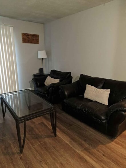 Now unfurnished - 189N Capitol Hill Dr