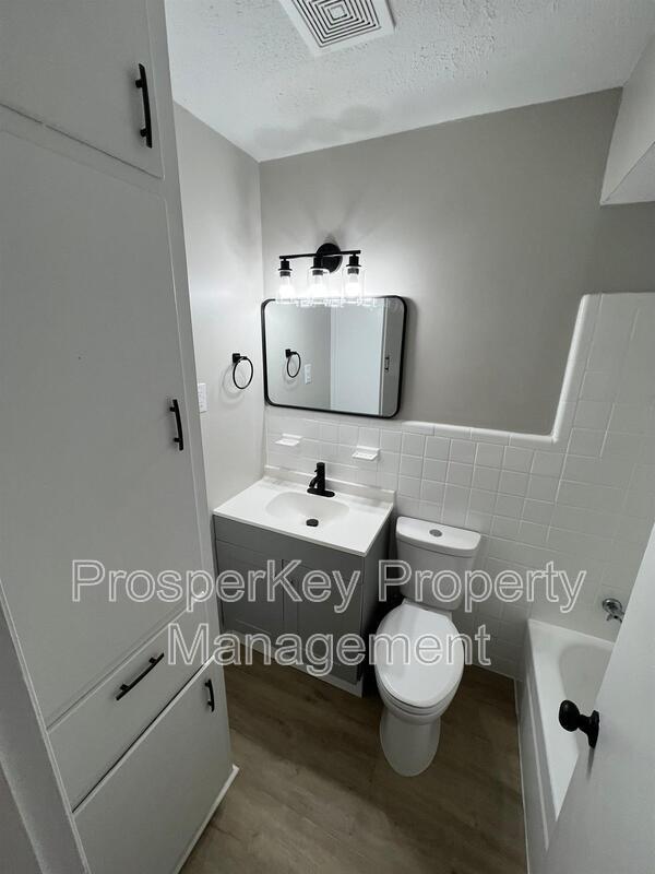 Building Photo - 4454 Lapaloma Dr