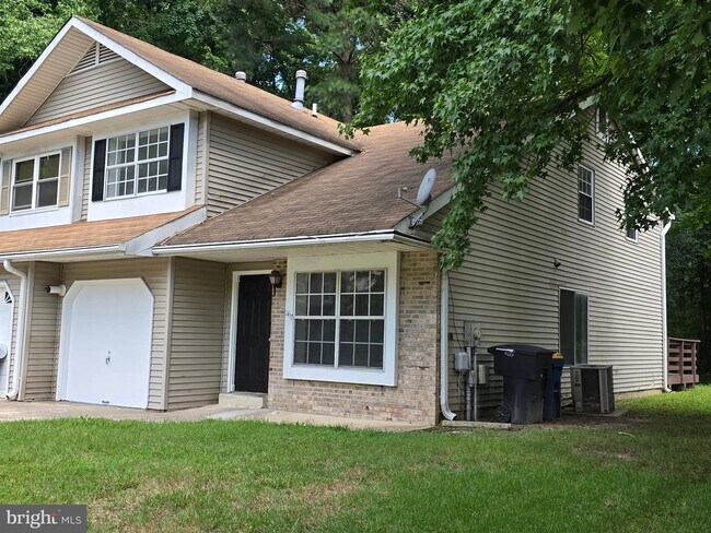 Building Photo - 1417 S Farmview Dr