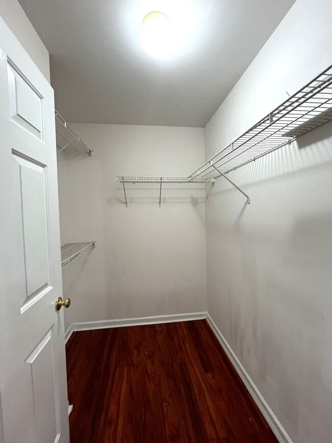 Building Photo - Great 2 Bedroom Townhome with Basement and Garage!