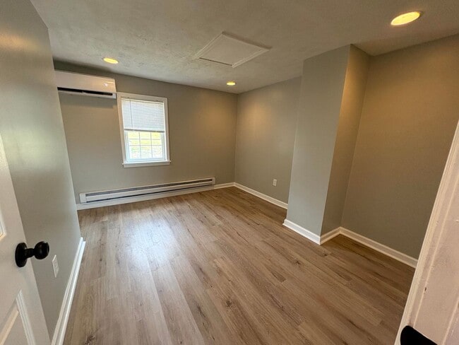 Building Photo - Cute 2 Bedroom / 1.5 Bath home in Penn Tra...