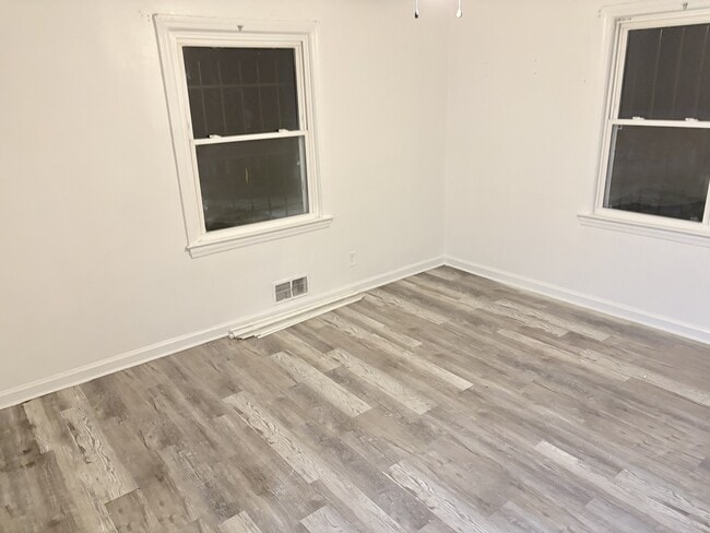 Building Photo - 2145 Macon Dr SW