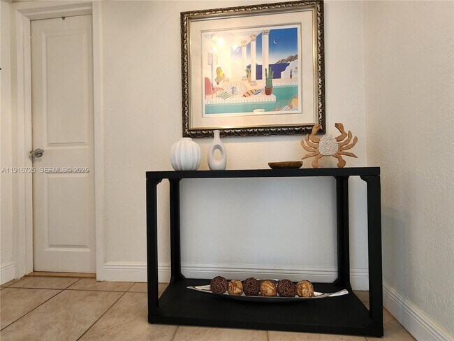 Building Photo - 2030 S Ocean Dr