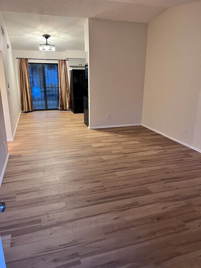 Building Photo - 4150 N Fremont Ave