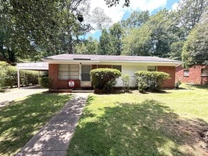 Building Photo - ** 3 Bed 1 Bath located in Grove Hill Estates ** Call 334-366-9198 to schedule a self tour