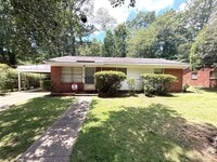 Building Photo - 1826 Pinecrest Dr