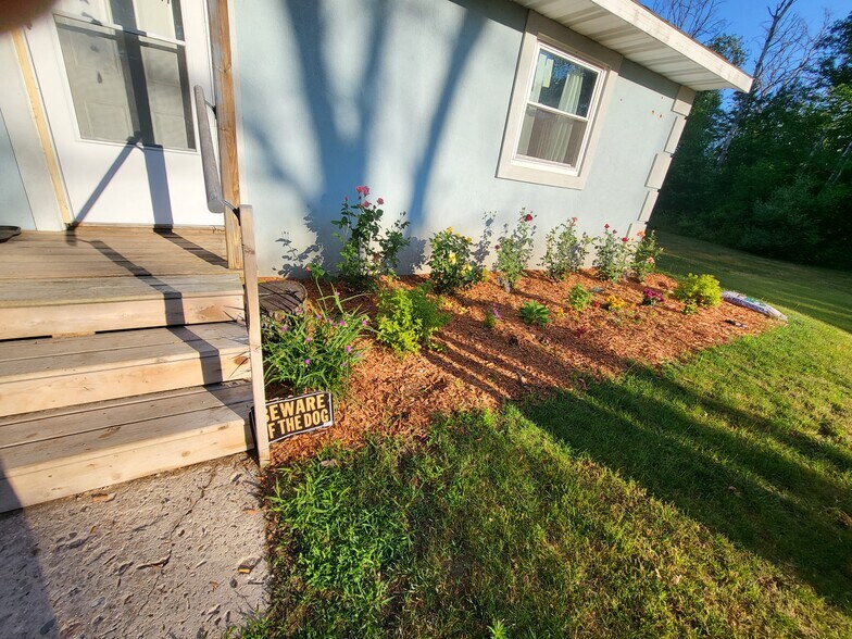 front entrance - 4265 Jeffery Rd