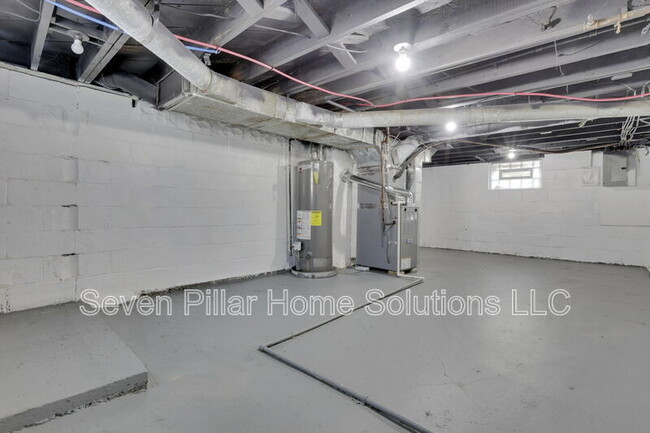 Building Photo - 121 S Terrace Ave