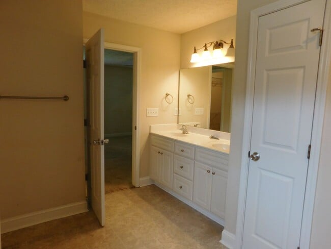 Building Photo - 408 Sweet Gum Way