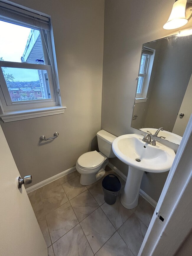 Building Photo - 5338 Chillum Pl NE