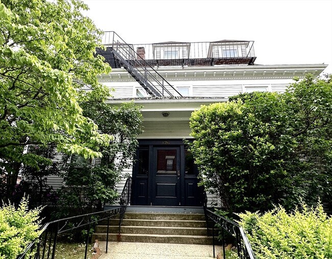 Building Photo - 126 Englewood Ave