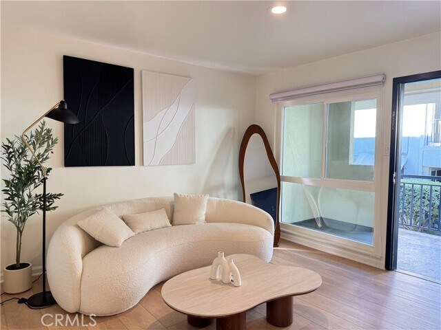 Building Photo - 251 N Oakland Ave