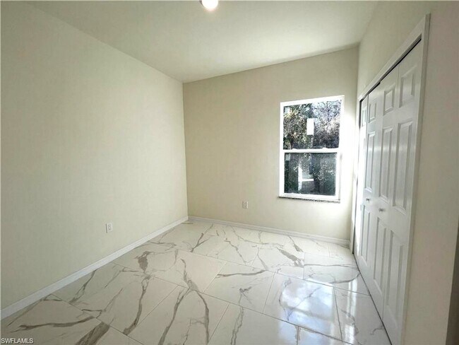 Building Photo - Large 4 bedroom, 3 bath, 2 car garage-MOVE IN READY!