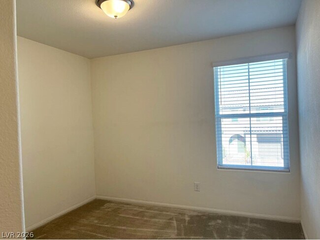 Building Photo - 5363 Lazy Breeze Ave