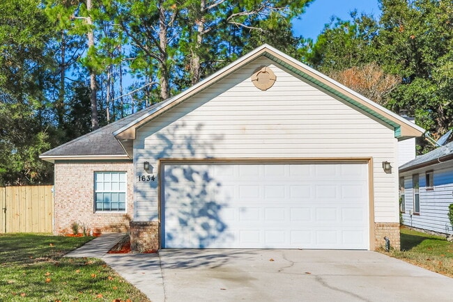 Building Photo - 1634 Ashmore Green Dr