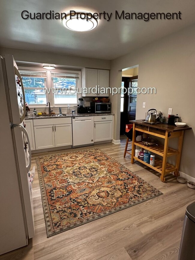 Building Photo - Spacious Richfield Side by Side, Renovated...