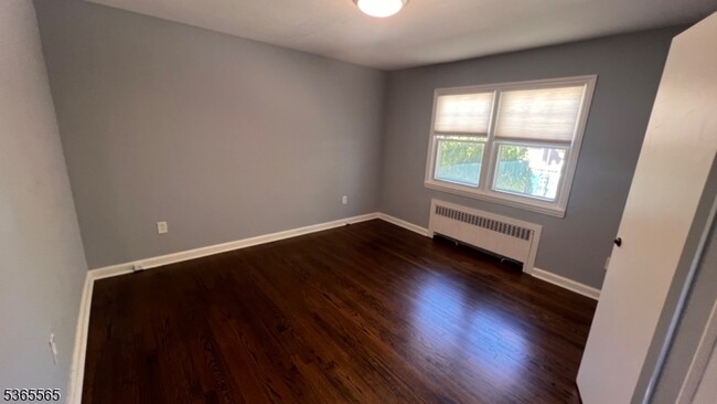 Building Photo - 116 Greenlawn Ave