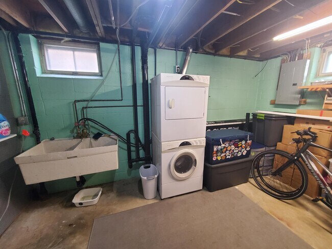 Building Photo - 741 Monroe St NE