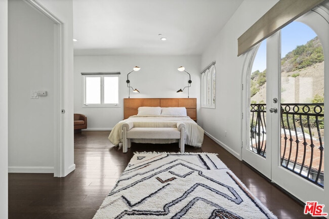 Building Photo - 9842 Portola Dr