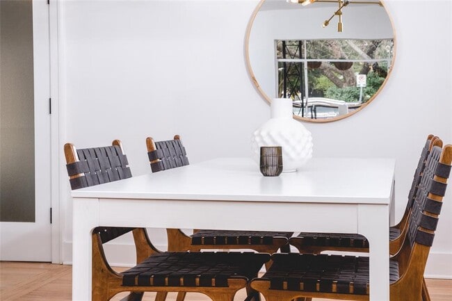 Building Photo - 2211 1/2 Pasadena Dr