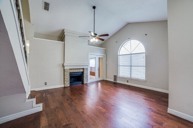 Building Photo - 6158 Valley Clf