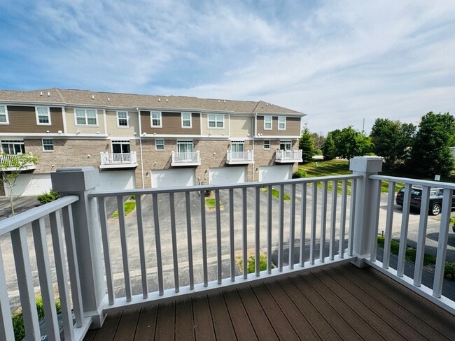 Building Photo - 2933 Madison Dr