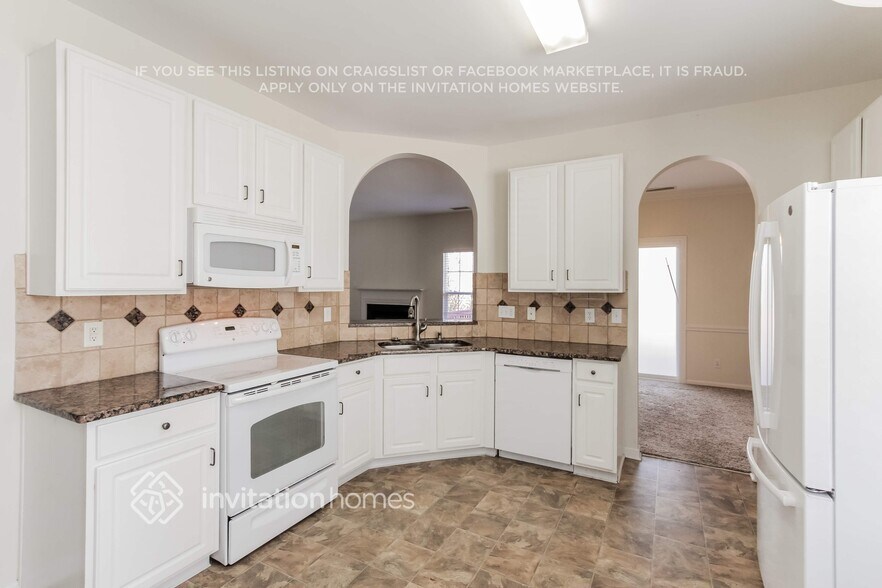 Building Photo - 6894 Fenwick Dr