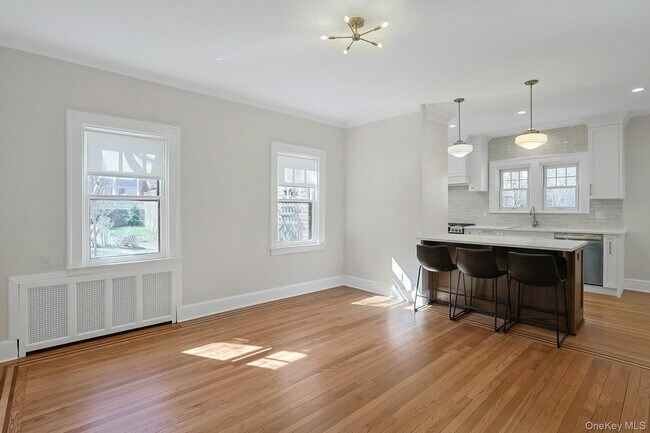 Building Photo - 10 Robins Rd