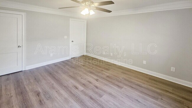 Building Photo - 494 Birney St NE