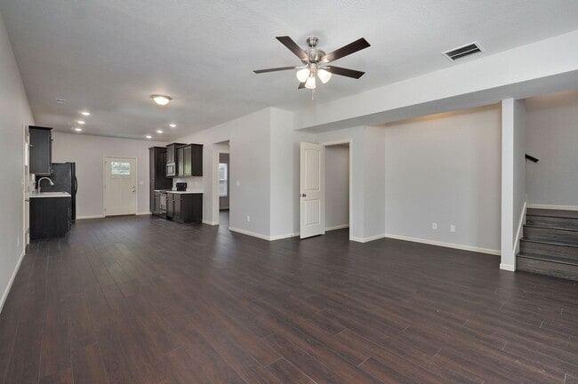 Building Photo - 1320 E Elm St