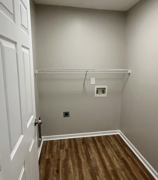Building Photo - 14 Crestbrook Dr SW