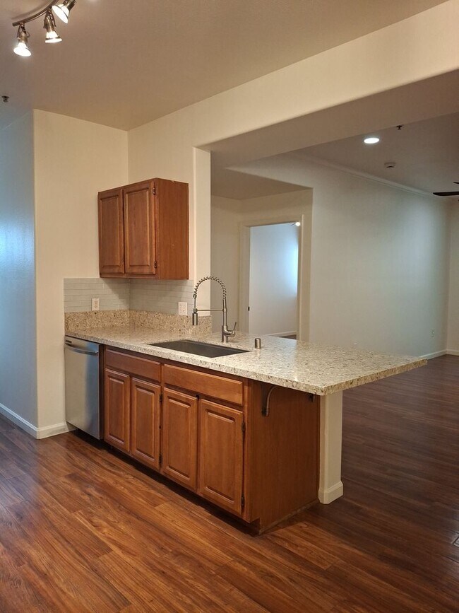 Building Photo - 501 Gibson Dr