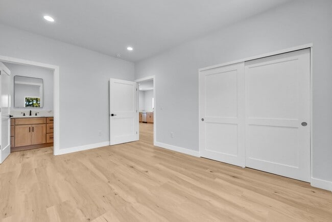 Building Photo - 114 N Cornell Ave