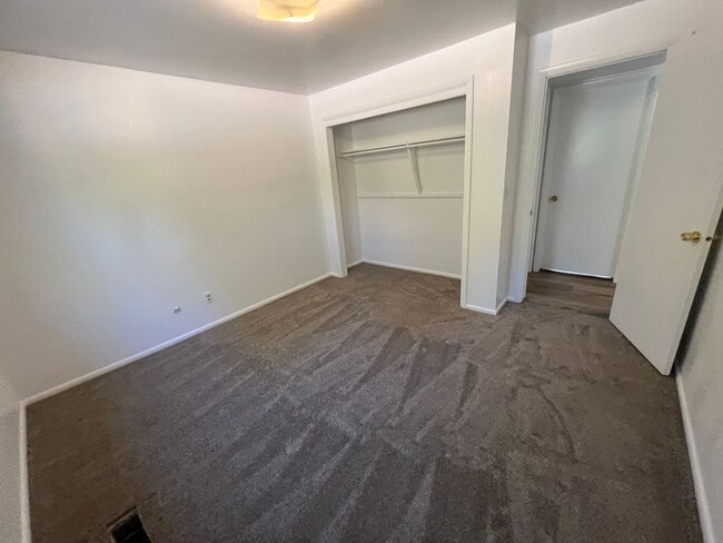Building Photo - Great 2 Bedroom 1 Bathroom Apartment in Pr...