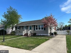 Building Photo - 114 Phillips Ave