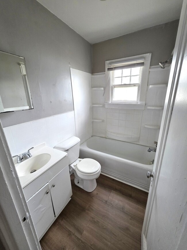 Building Photo - 972 Scott St