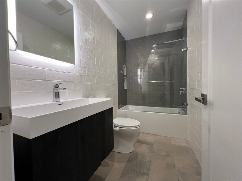 Building Photo - 20 Winslow Rd